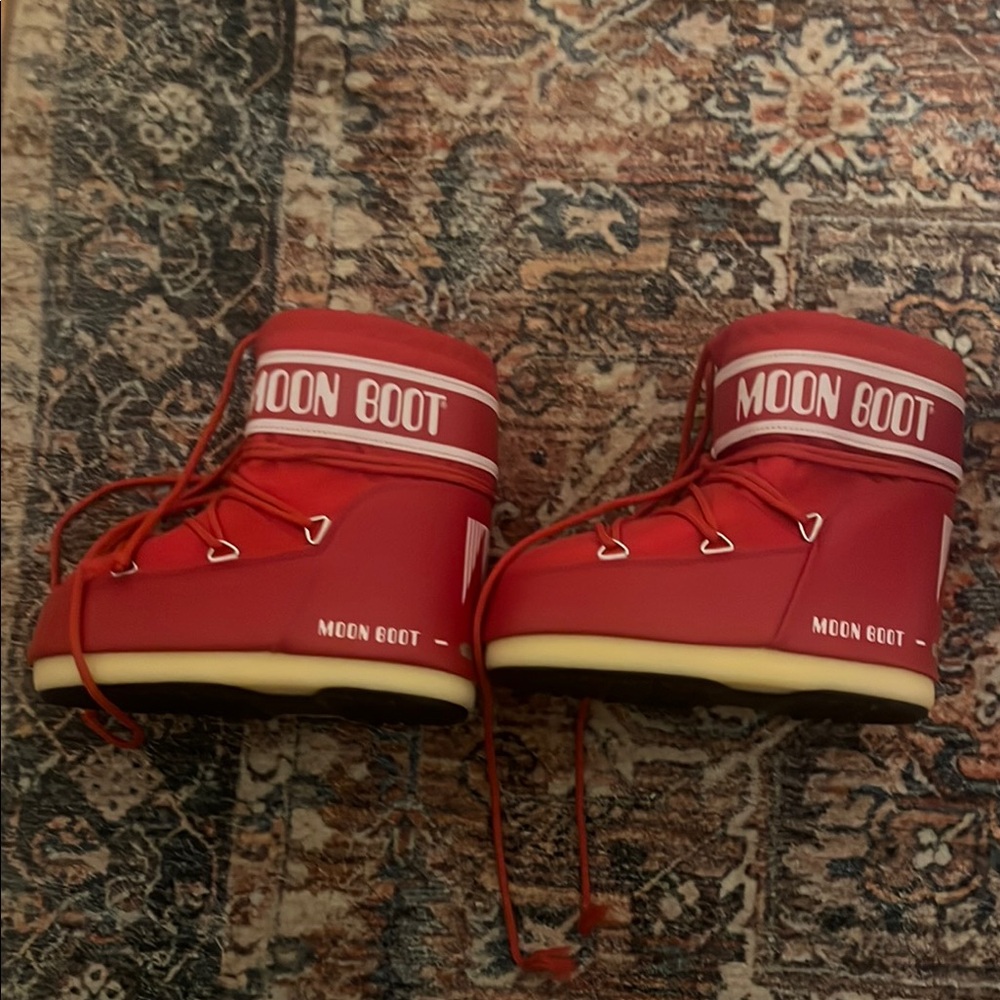 Moon Boot Red High-Top Boots size 36/38